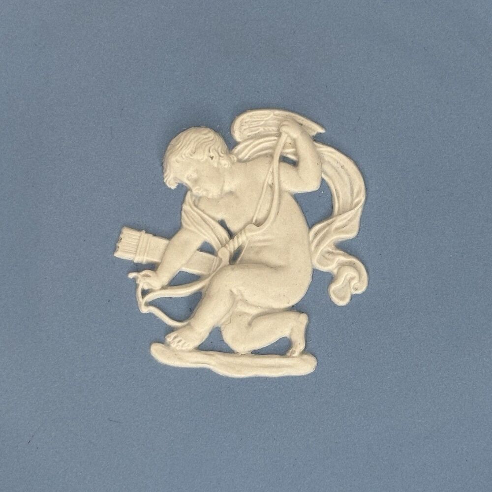 Vintage Wedgwood Blue Jasperware 6.5" Plate - Cupid / Cherub with Bow & Arrow - Picture 4 of 16